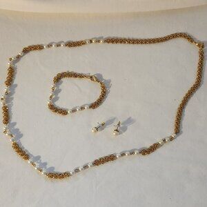 Vintage faux pearl set earrings, necklace, bracelet great condition